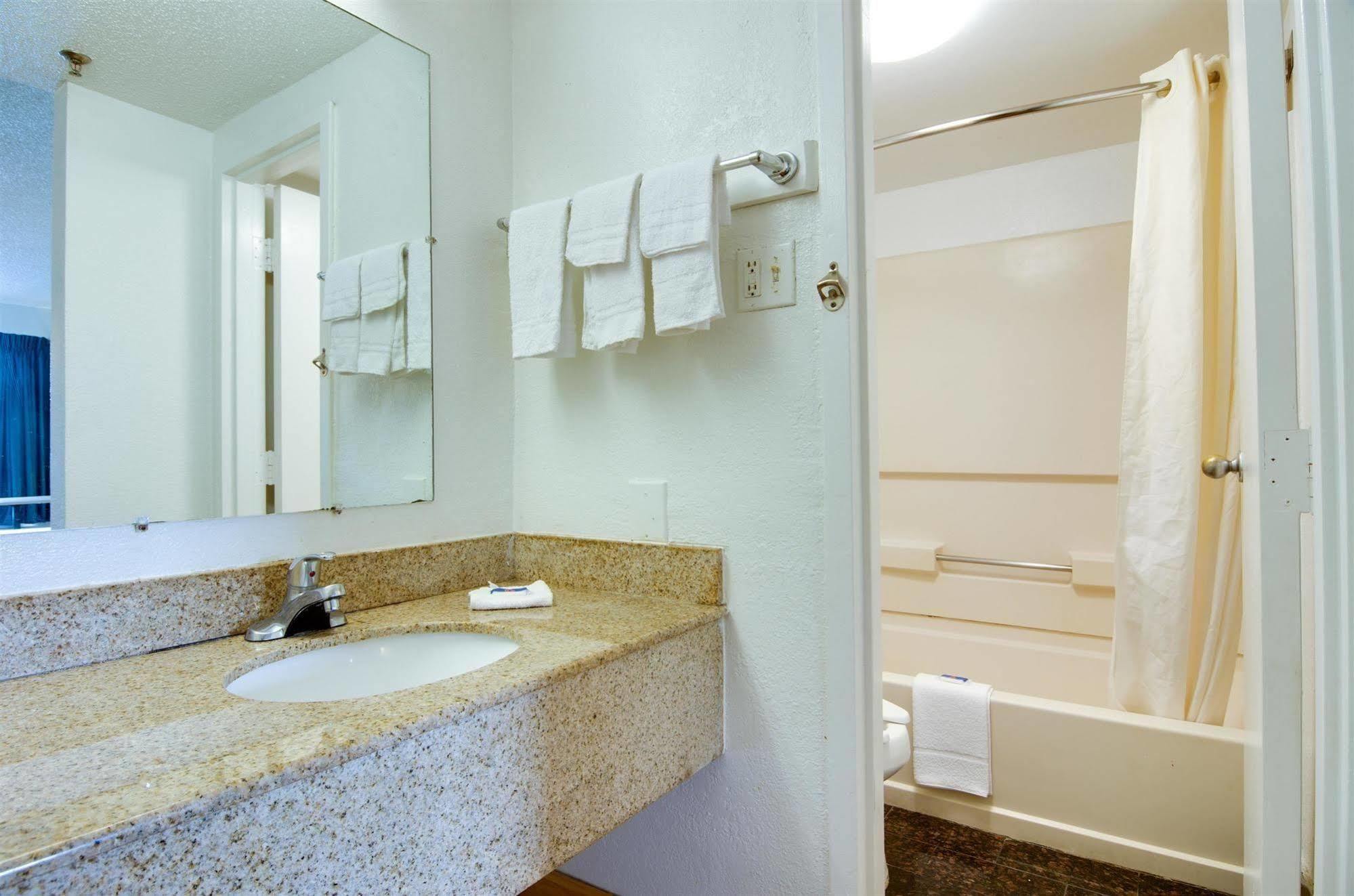 Motel 6-Atlanta, Ga โดราวิลล์ ภายนอก รูปภาพ