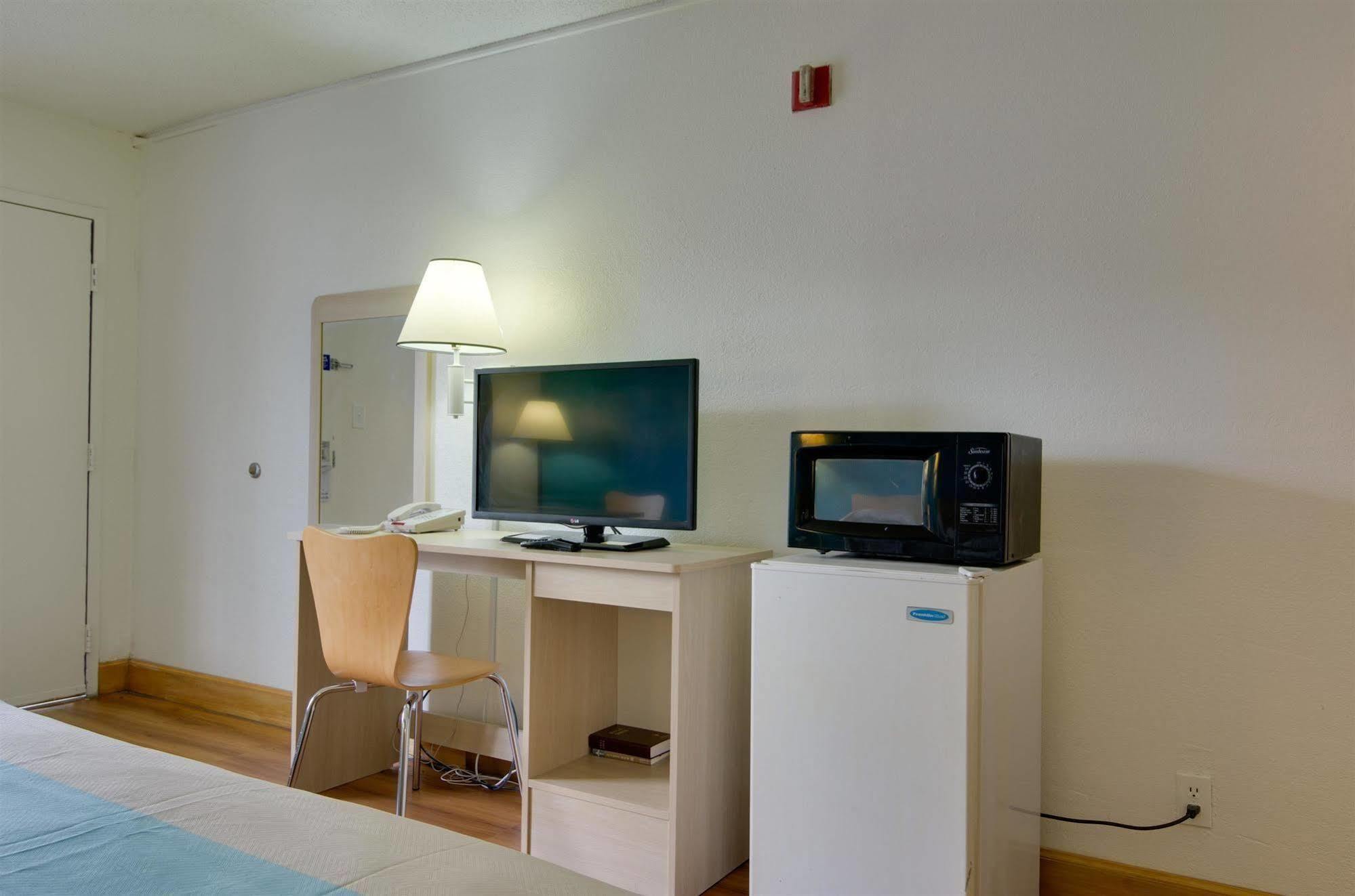 Motel 6-Atlanta, Ga โดราวิลล์ ภายนอก รูปภาพ